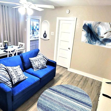 Beautiful Guesthouse, Sleeps 4 - Kitchen, Private Laundry, Ac, Parking, 65' Tv, Close To Stores, Restaurants & Beach Long Beach Esterno foto
