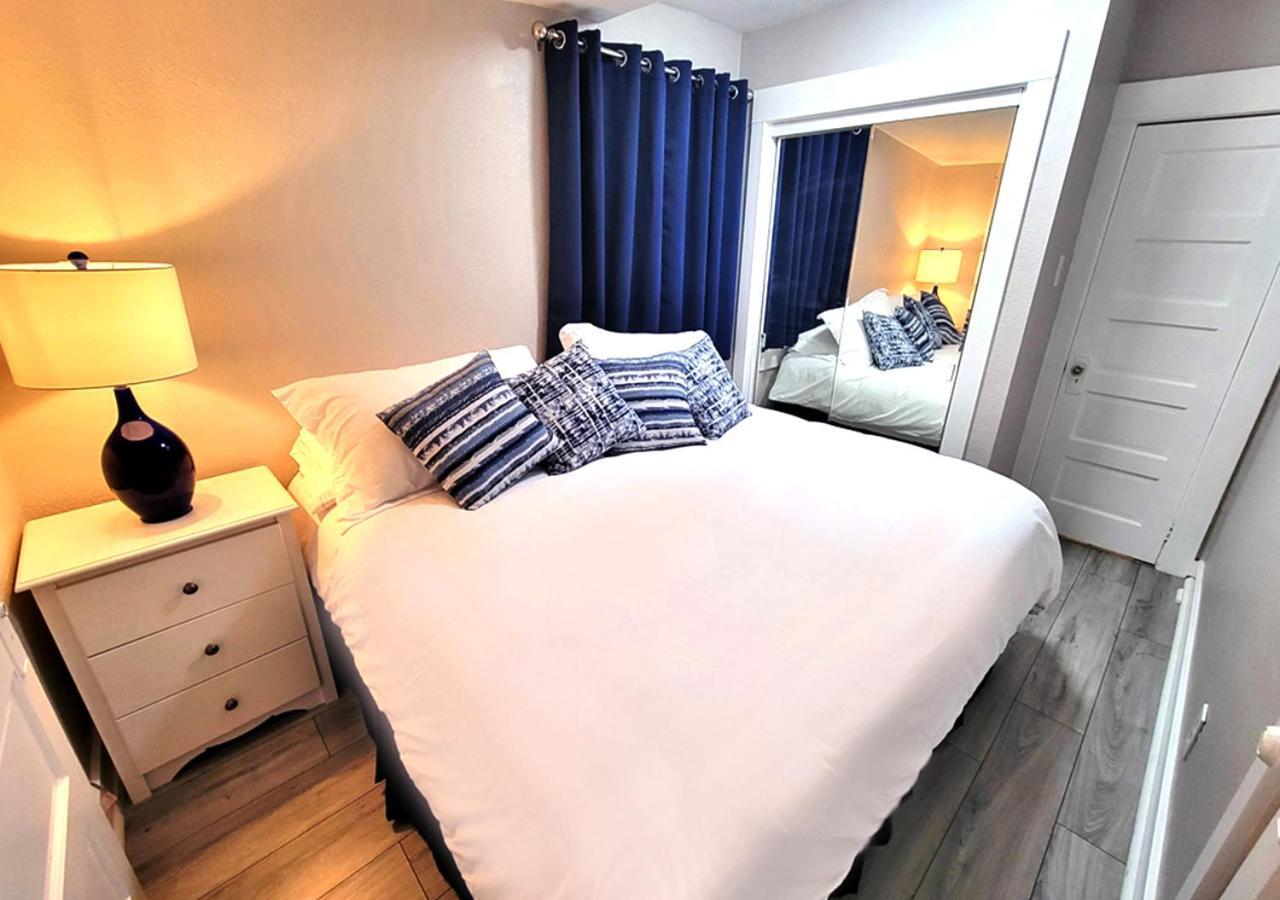 Beautiful Guesthouse, Sleeps 4 - Kitchen, Private Laundry, Ac, Parking, 65' Tv, Close To Stores, Restaurants & Beach Long Beach Esterno foto